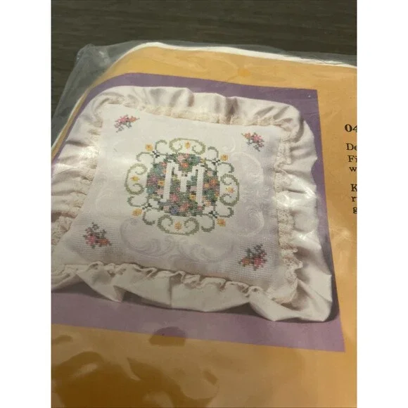 The Creative Circle cross stitch kit #0466 Springtime initial Basket Bouquet - Picture 5 of 8